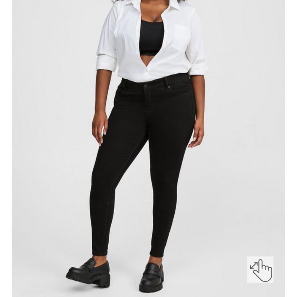 12Short torrid skinny jeans NWT